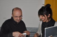 Il proiezionista Paolo Venier con Ana Laura Pascale, dello staff